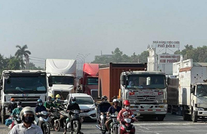 Bình Dương cấm xe đầu kéo, xe tải nặng trên nhiều tuyến đường huyết mạch
