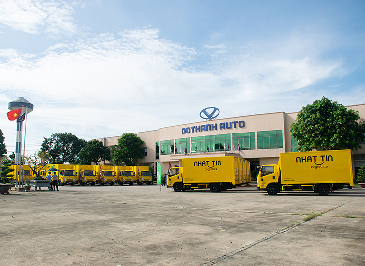 DOTHANH AUTO bàn giao lô xe tải cho Nhất Tín Logistics | DOTHANH IZ50M Plus 
