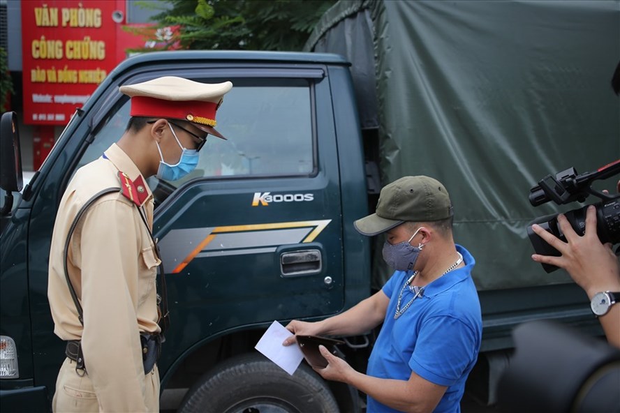 Người dân có quyền ghi âm, ghi hình cảnh sát giao thông làm nhiệm vụ