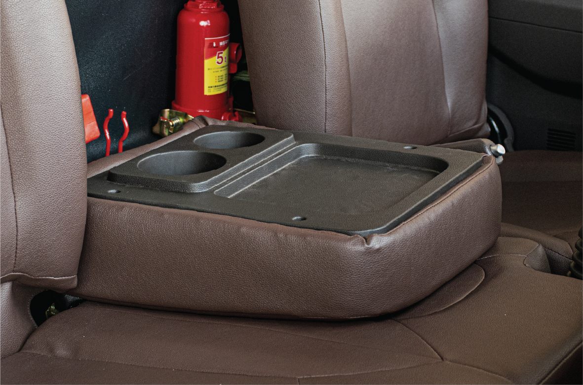 Ghế giữa gập xuống thành khay đựng đồ