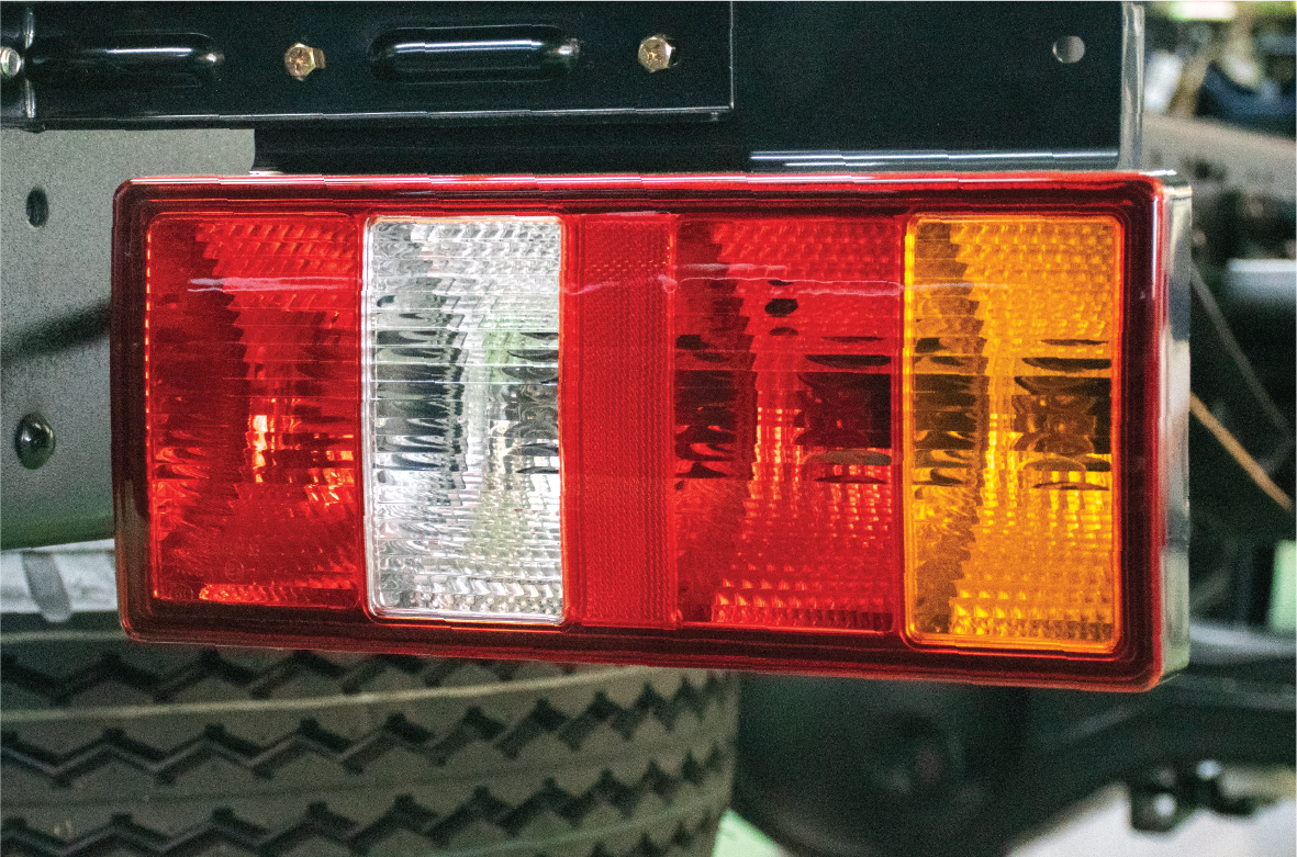 Cụm đèn sau cứng cáp