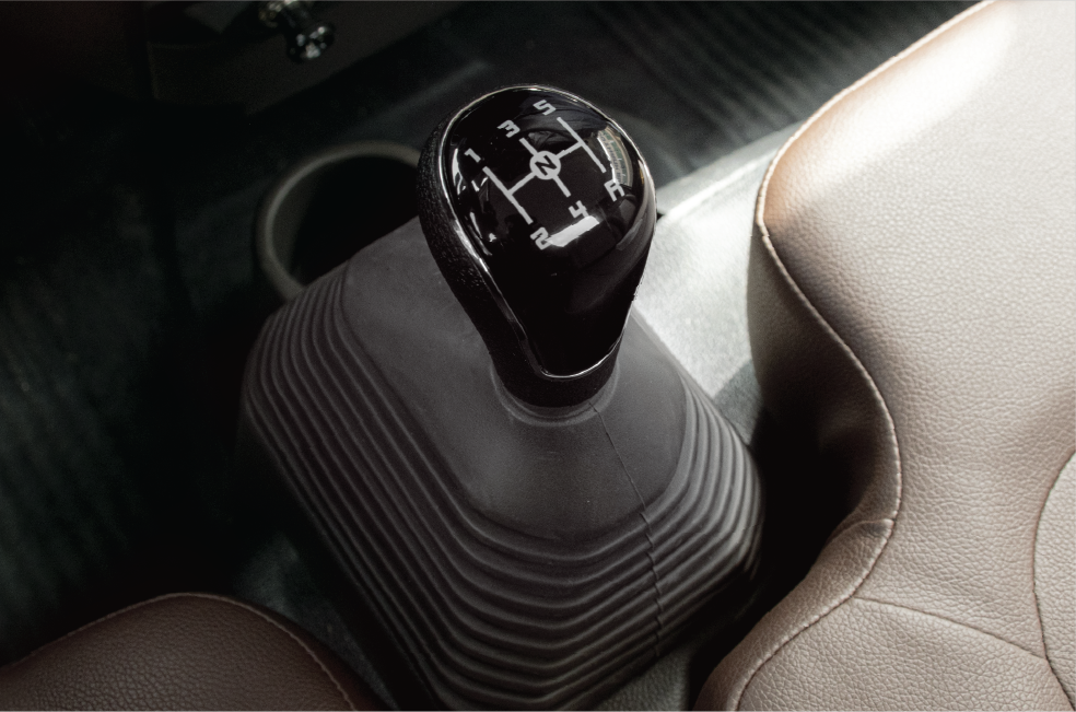 Cần số sàn: 5 tiến, 1 lùi