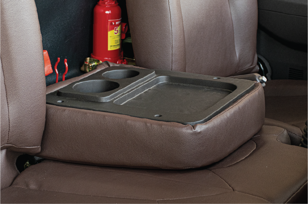 Ghế giữa gập xuống thành khay đựng đồ